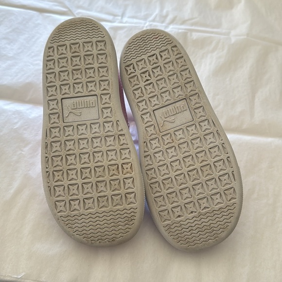 Puma Sneakers lightly worn. Slip on. Size 10. Bundle and save. Non-smoking home - Picture 3 of 3